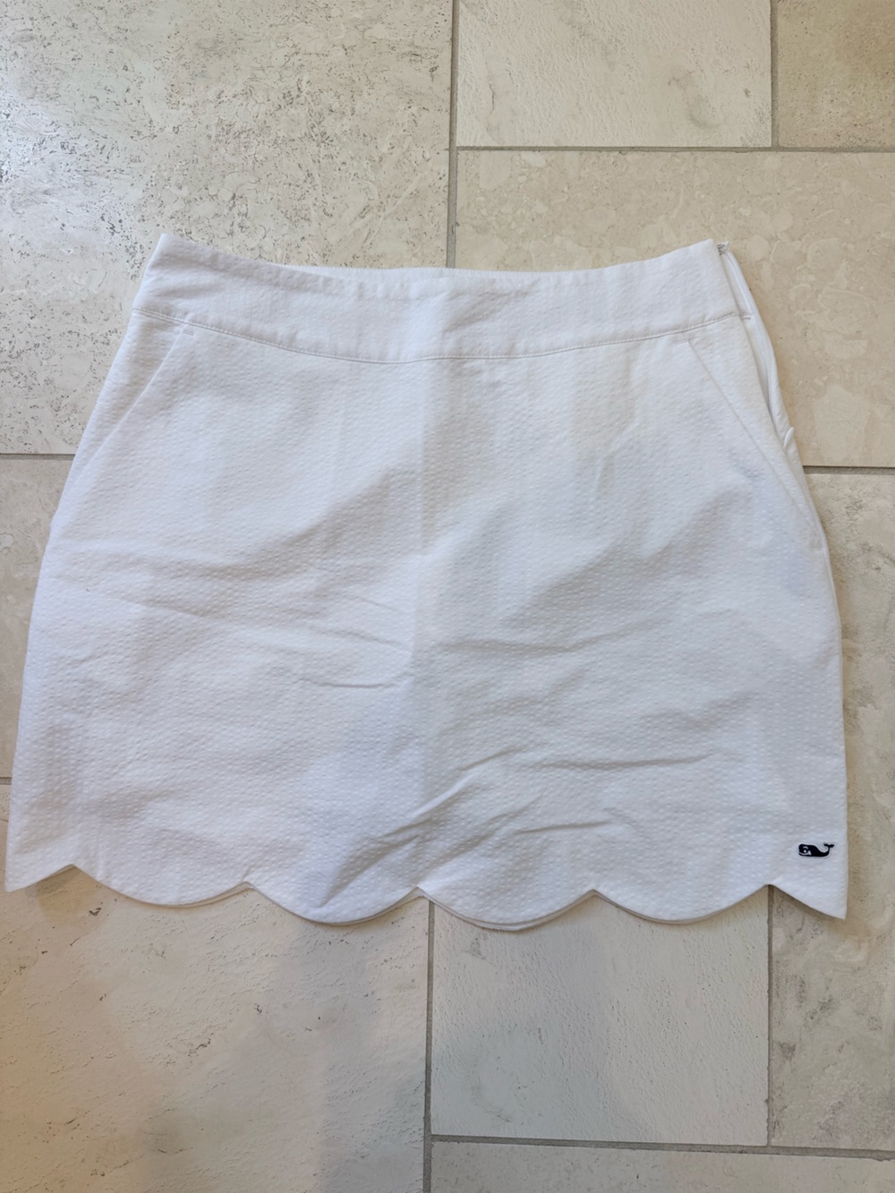 Vineyard Vines women’s White Scalloped Hem Skort